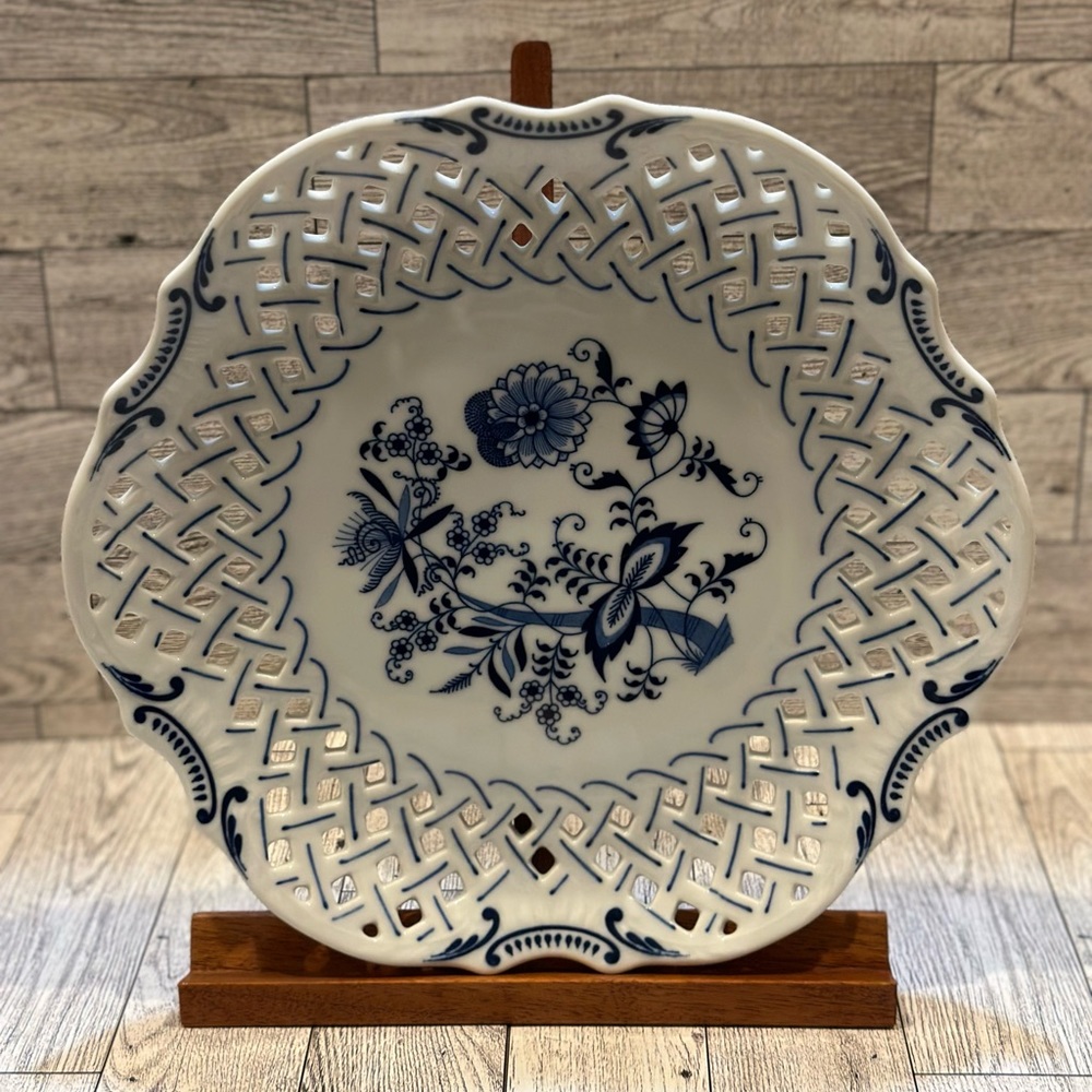 Blue Danube Japan - Lattice edged 10” collectable serving plate